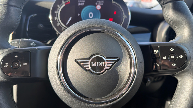 MINI Hatchback 1.5 Cooper Classic 3dr Auto Petrol Hatchback